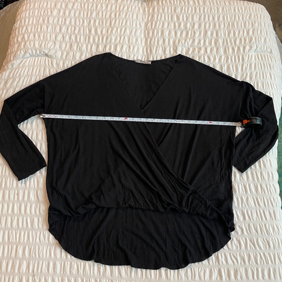 🌟 Boho Black V Neck Long Sleeve Draped Surplice Top Size L - Picture 7 of 10